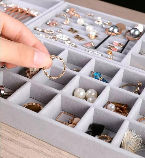 Grey Jewelry Velvet Tray with 18 Grid - Image 3